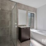 14 Lancaster Place, Chapel Hill, QLD 4069